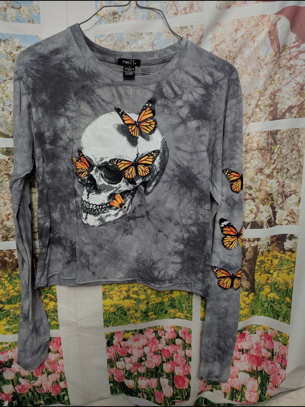 rue21 Gray Tie-Dye Skull & Butterfly Long Sleeve crop Top